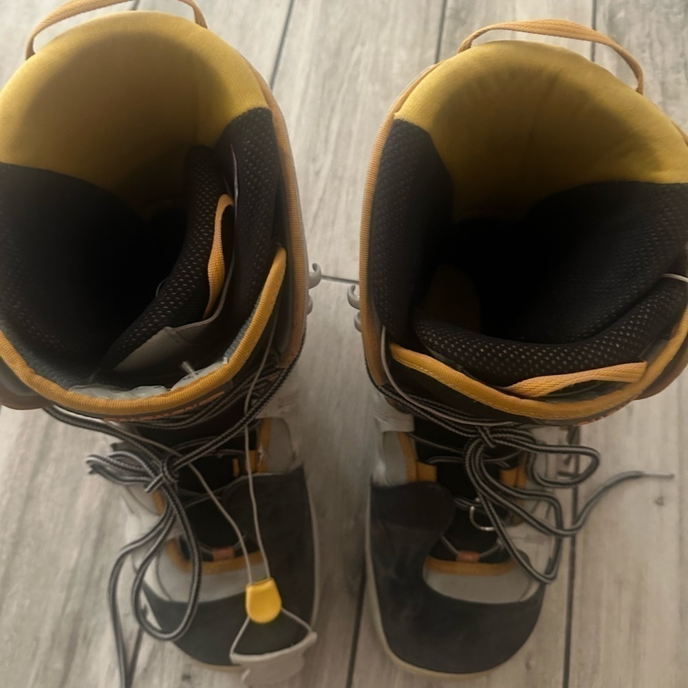 Salomon Synapse Snowboard Boots Mens Size 13 Pull Lock Warm Yellow Black - Picture 9 of 11